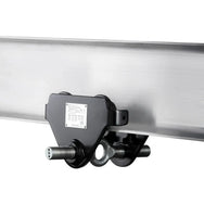Industriehalterung mit Kupplung und Metalladapter an Aluminiumschiene montiert, Detailansicht