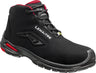 ESD-Sicherheitsstiefel RILEY HIGH S3 ESD aus schwarzer, wasserabweisender Mikrofaser mit atmungsaktivem roten Mesh-Innenfutter, Aluminium-Zehenkappe und metallfreier, durchtrittsicherer Zwischensohle. Moderne, leichte Arbeitsschuhe mit PU/PU-Genesis-Sohle für maximalen Komfort und Stoßdämpfung.