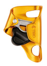 Petzl CROLL® Bruststeigklemme – Die für den Aufstieg am Seil konzipierte CROLL-Bruststeigklemme ist dank ihres Öffnungssystems (Öffnen der Sicherheitssperre durch Blockieren) einfach zu bedienen. Um ein Hängenbleiben zu verhindern, wurde das System komplett in die Seilklemme integriert. Die Verbindungsösen sorgen für effizienten Halt während des Aufstiegs. Zur Anpassung an unterschiedliche Seildurchmesser ist sie in zwei Versionen verfügbar. – Jetzt erhältlich im MTN Shop DE.