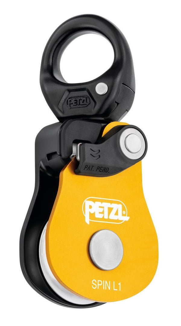 Petzl Spin L1 Umlenkrolle – Einfache Umlenkrolle mit Wirbel und sehr hohem Wirkungsgrad. Die SPIN L1-Umlenkrolle lässt sich öffnen, auch wenn sie am Anschlagpunkt befestigt ist, und erleichtert das Einrichten von Flaschenzugsystemen, Hilfsseilbahnen und Umlenksystemen. Die große Laufrolle mit gekapseltem Kugellager gewährleistet einen ausgezeichneten Wirkungsgrad. Das Handling wird durch einen Wirbel erleichtert, welcher eine Ausrichtung der Umlenkrolle unter Last sowie ein direktes Einhängen von Karabinern
