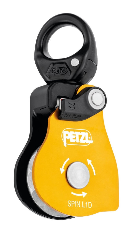 Petzl Spin L1D Umlenkrolle – Einfache Umlenkrolle mit einer Laufrichtung, Wirbel und sehr hohem Wirkungsgrad. Die Umlenkrolle SPIN L1D lässt sich öffnen, auch wenn sie am Anschlagpunkt befestigt ist. Sie wird zusammen mit einem Abseilgerät eingesetzt, um das Einrichten eines Umlenksystems für schwere Lasten zu erleichtern. Die mit Abschrägungen versehene Laufrolle mit nur einer Laufrichtung gewährleistet einen ausgezeichneten Wirkungsgrad beim Heben von Lasten und bietet zusätzliche Kontaktflächen mit dem S