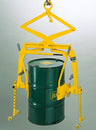 Tigrip® Fassgreifer TFA D – Zum Wenden und auch Entleeren von Fässern ist der Greifer mit Kippvorrichtung in gleicher Weise geeignet. Um ein Fass mühelos drehen zu können, muss es im Schwerpunkt gegriffen werden. Erfahren Sie mehr! – Jetzt erhältlich im MTN Shop DE.