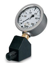 Yale Manometer – Der Einsatz von Manometern empfiehlt sich immer, wenn der Betriebsdruck, und damit die Kraft der angeschlossenen Hydraulikzylinder, abgelesen werden soll. Yale Manometer verfügen über ein Edelstahlgehäuse und eine Acrylglassichtscheibe und sind zur besseren Dämpfung mit Glyzerin gefüllt. Dadurch ergibt sich eine hohe Lebensdauer und eine genaue Ablesemöglichkeit. Auch beim Einsatz von Motorpumpen vibriert der Zeiger nicht. – Jetzt erhältlich im MTN Shop DE. - imagen 2